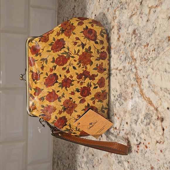 NWT Patricia Nash Kisslock Clutch with detachable strap - Picture 1 of 11